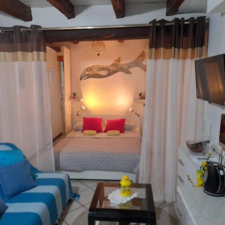 Apartment The Old House Vrsar Bagian luar foto