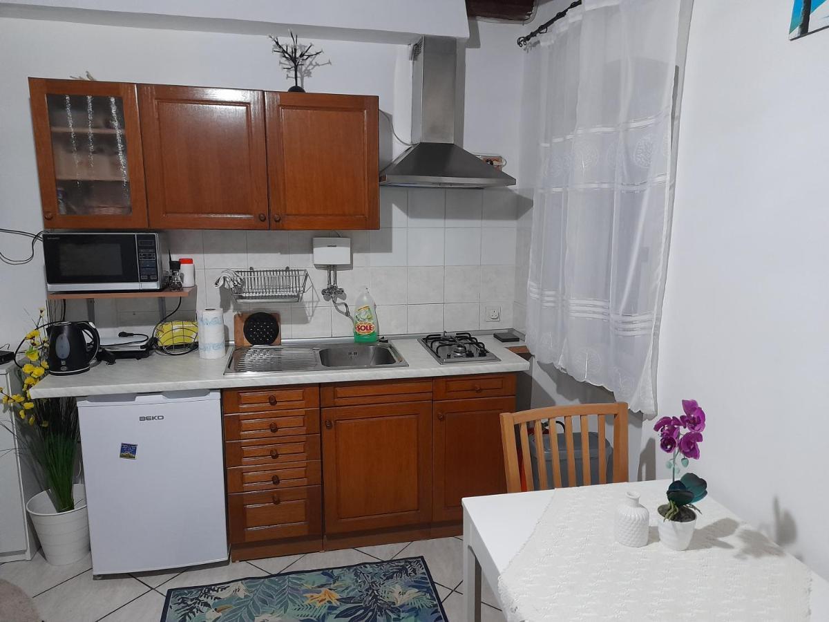 Apartment The Old House Vrsar Bagian luar foto