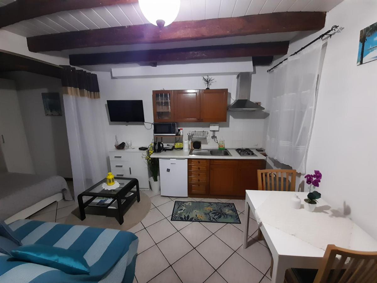 Apartment The Old House Vrsar Bagian luar foto