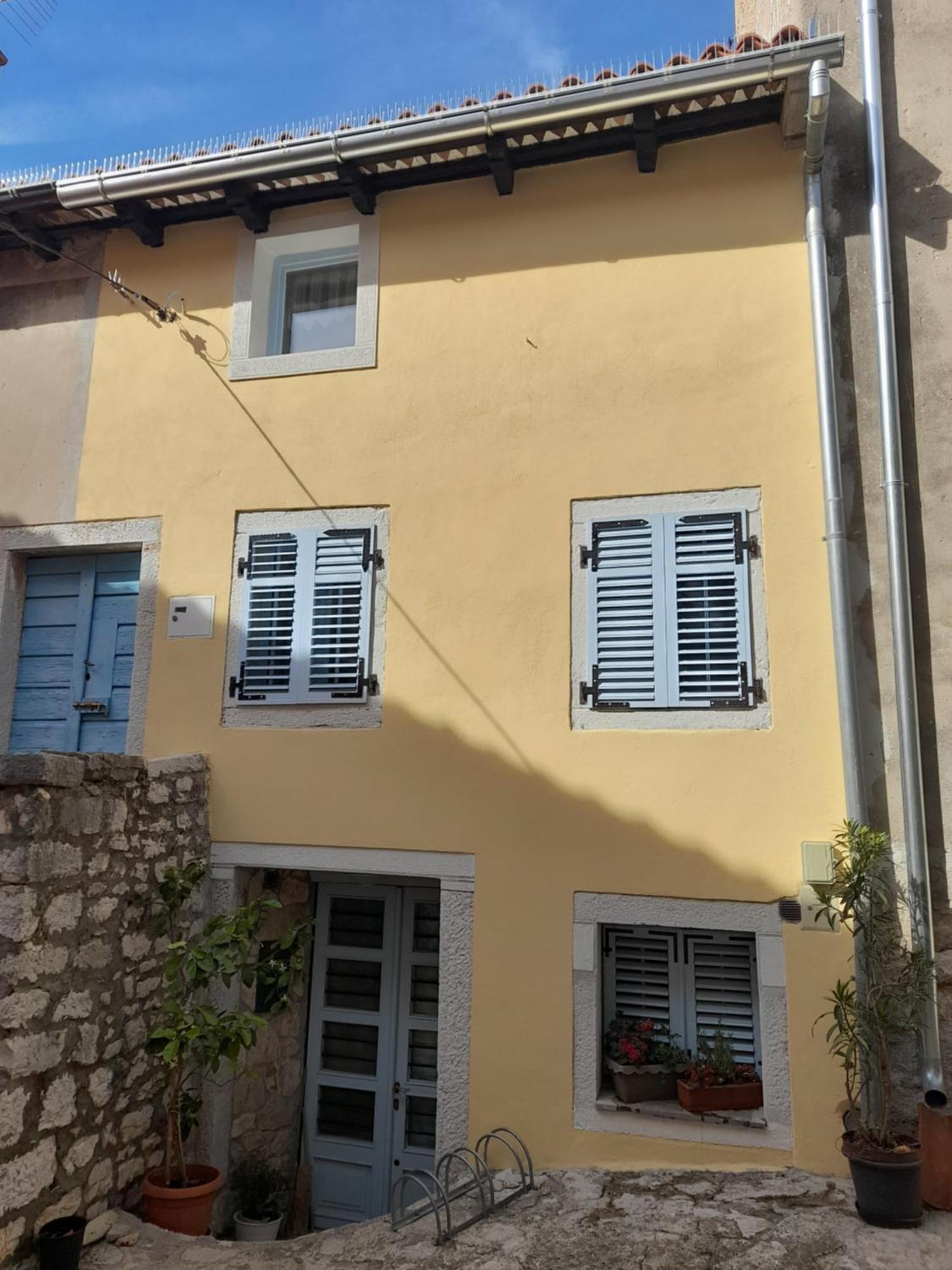 Apartment The Old House Vrsar Bagian luar foto