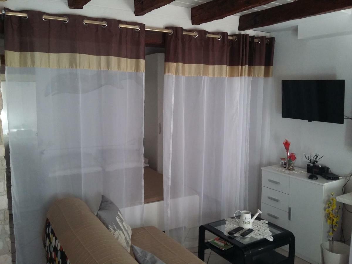 Apartment The Old House Vrsar Bagian luar foto