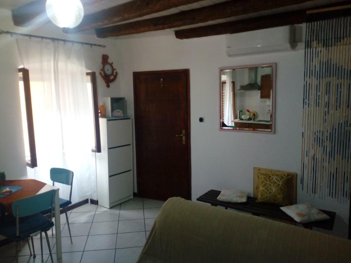 Apartment The Old House Vrsar Bagian luar foto